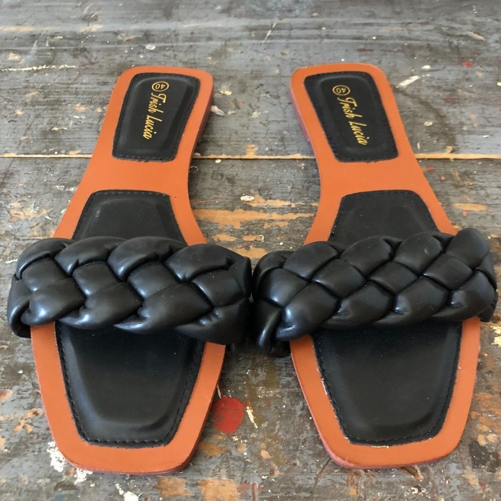 Trish Lucia Black Braided Strap Flat Sandals Women 40 (8) Slip On NWOT